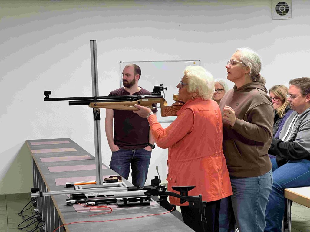 Lucky Rosel, die schneller schießt als ihr Schatten
